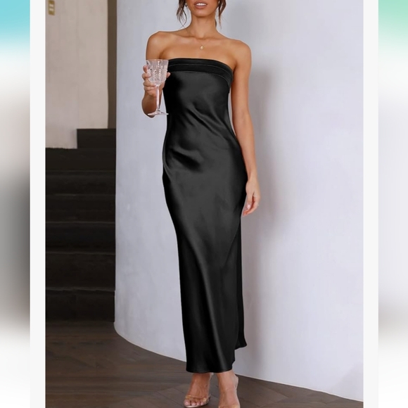 Dresses & Skirts - Stretchy strapless maxi dress with draped back